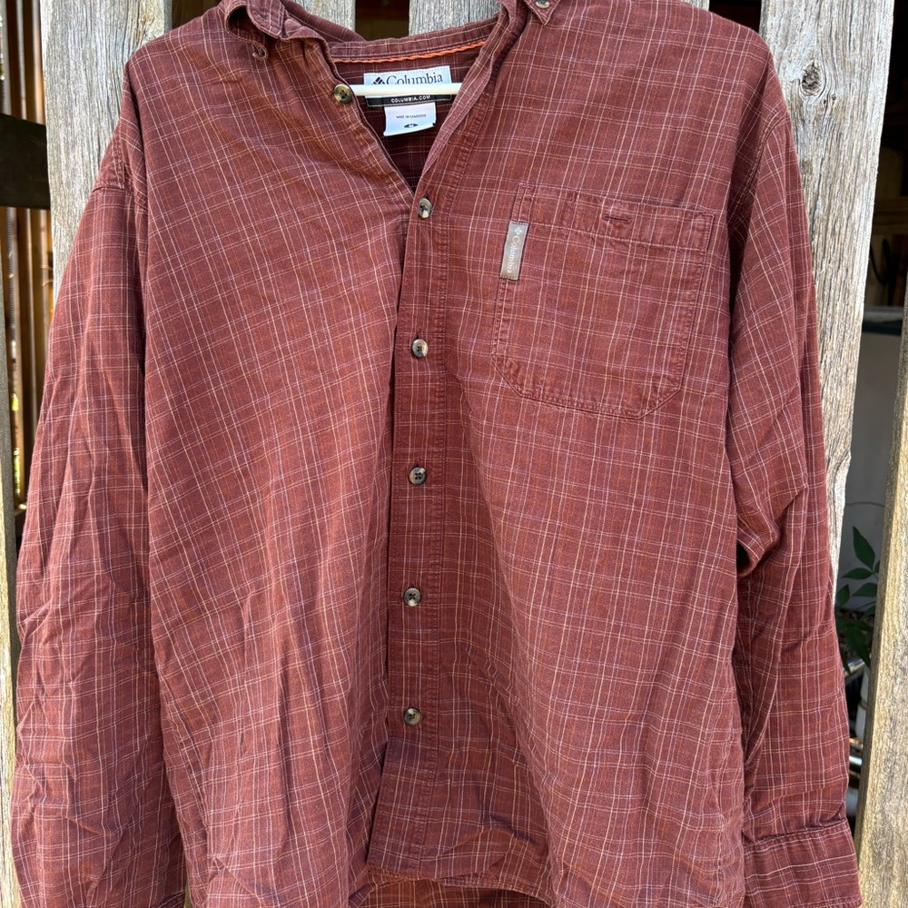 Burgundy Columbia button-up shirt #Columbia #Lightweight